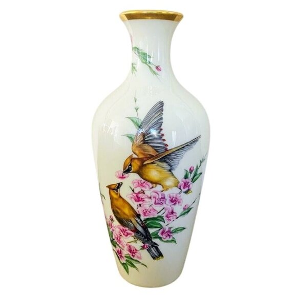 Vintage LENOX The Gift of Love Vase Floral and Birds Waxwing - Picture 1 of 4
